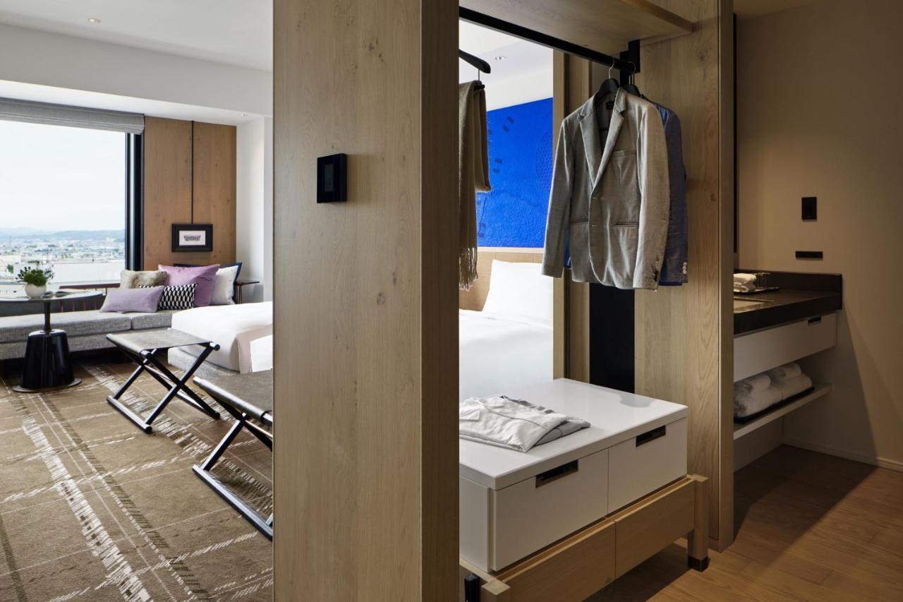 Hyatt Centric Kanazawa Dış mekan fotoğraf A room at the hotel