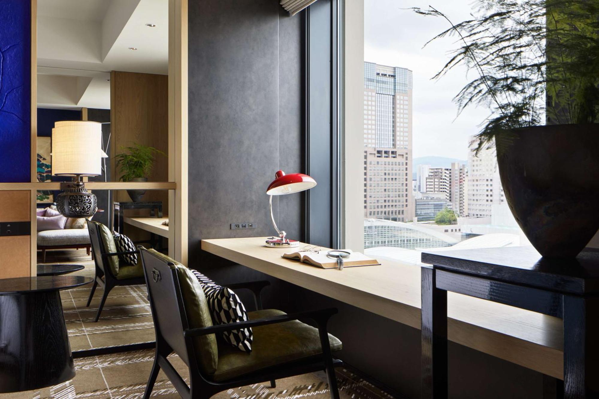 Hyatt Centric Kanazawa Dış mekan fotoğraf A work desk in a hotel room