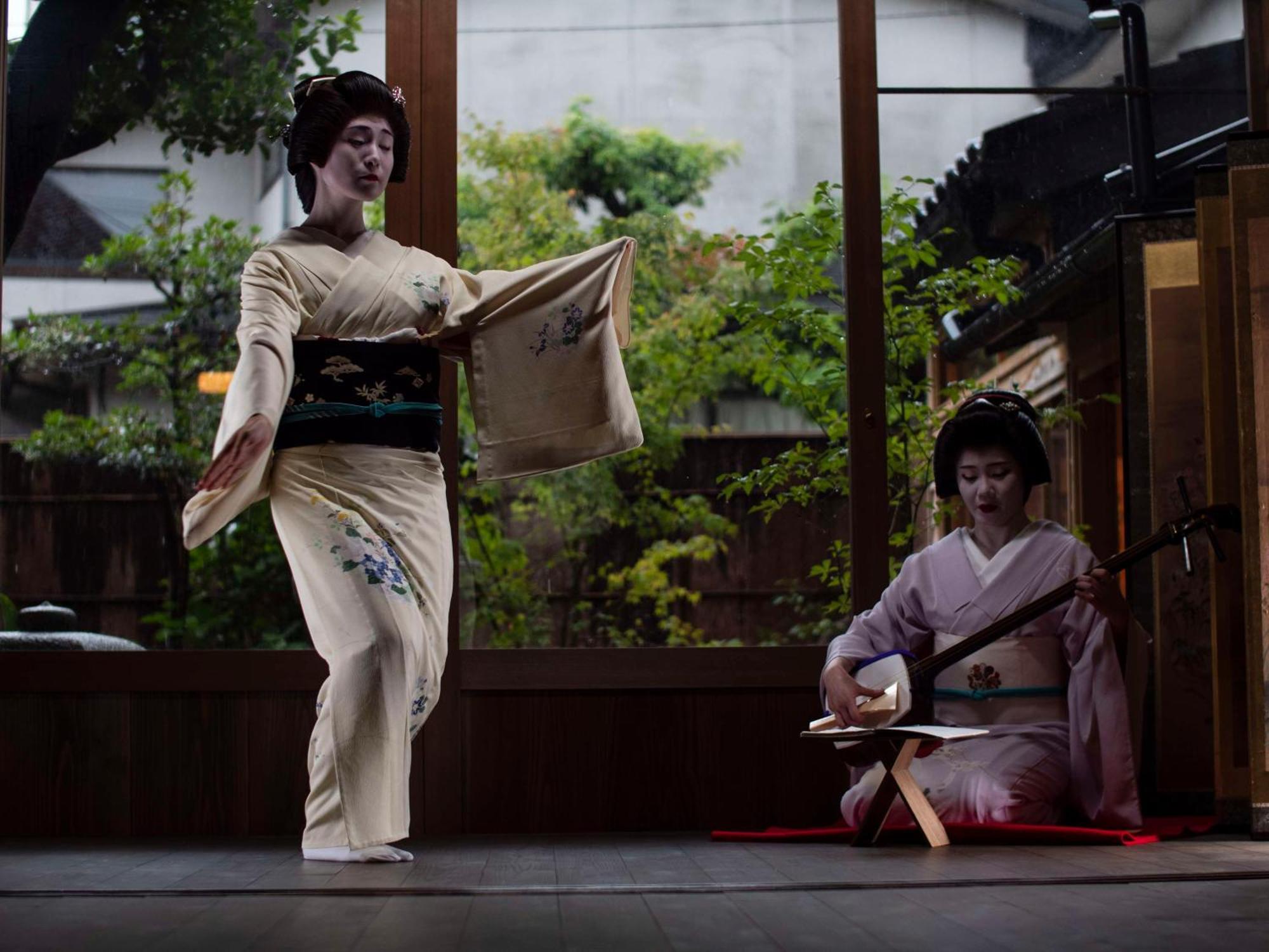 Hyatt Centric Kanazawa Dış mekan fotoğraf A scene from a traditional Japanese dance